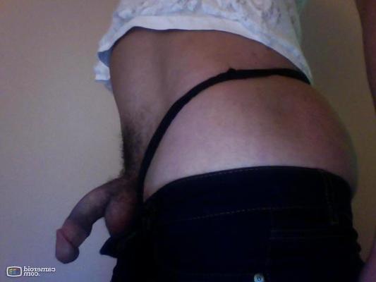 6P Hott crossdresser with plump bubble butt