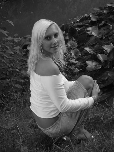 25P Amateur blond stolen holiday pics