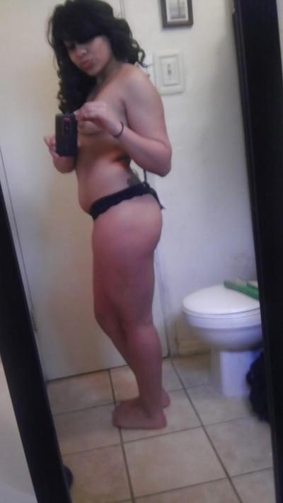 4P Ex Beurette Dans Les Toilettes