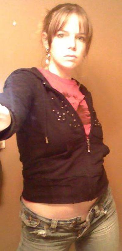 7P Slutty girlfriend shares her nudes for everyone to see!