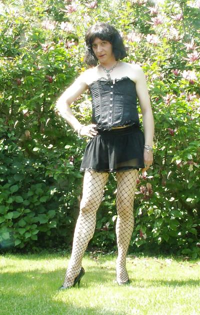 16P Garden sissy
