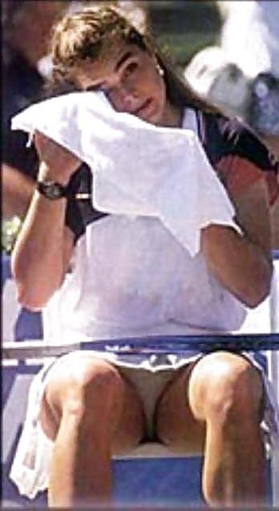 15P PROMIS-UPSKIRT-SHOWS