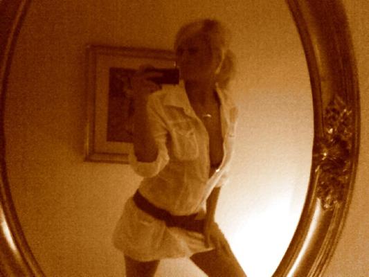 17P Hot Blonde Amateur Posing and in the Shower