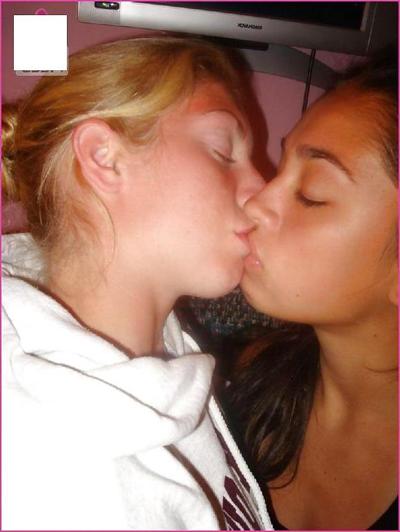25P Lesbian couple