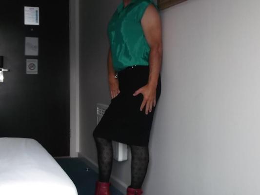 7P Satin blouse and pencil skirt