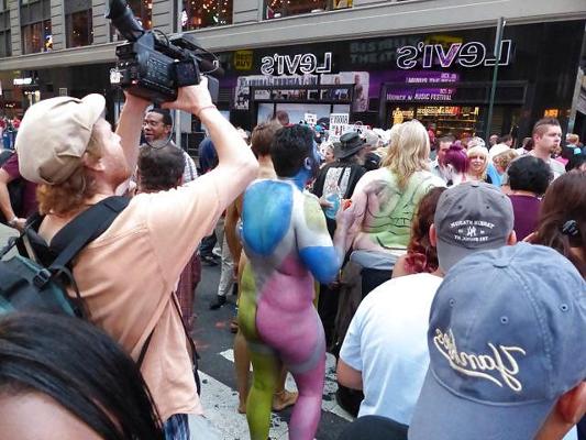 9P I  LOVE NEW YORK  PART 2 !!  Body Painting in Times Square 