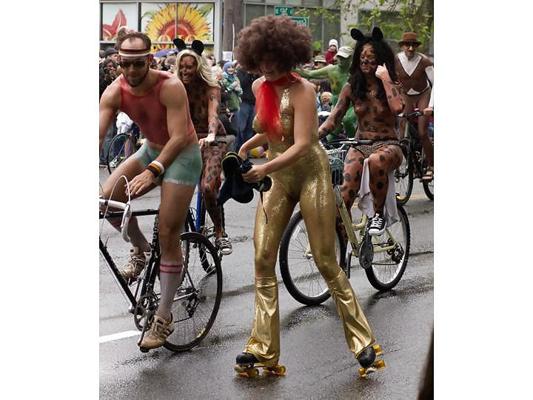 25P Nude Painted Ladies in Public Fetish Gallery 9