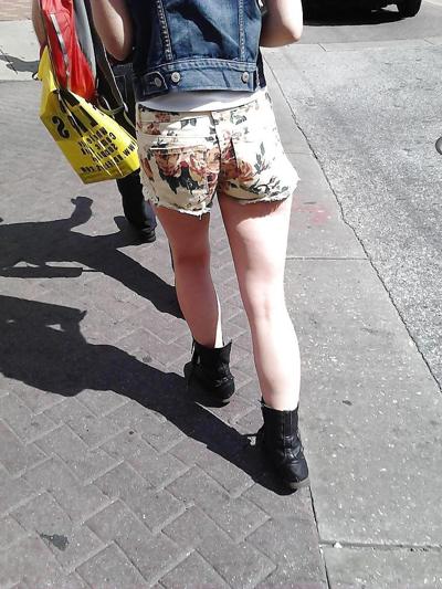 24P Candid Comic-Con Legs 