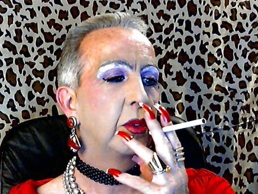 25P Sissy needs a light