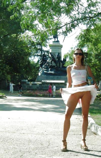 25P Up Skirt At The Park 2