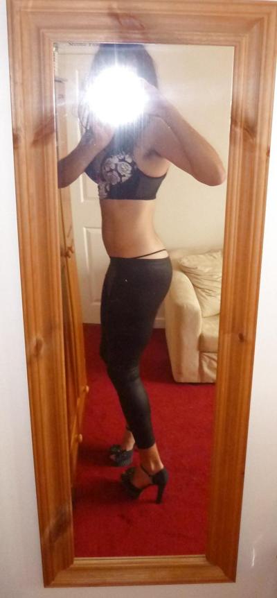 6P Mirror mirror on the wall, who is the sluttyest of them all