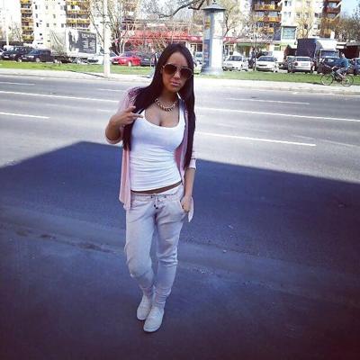 12P Fille roumaine : Andreea