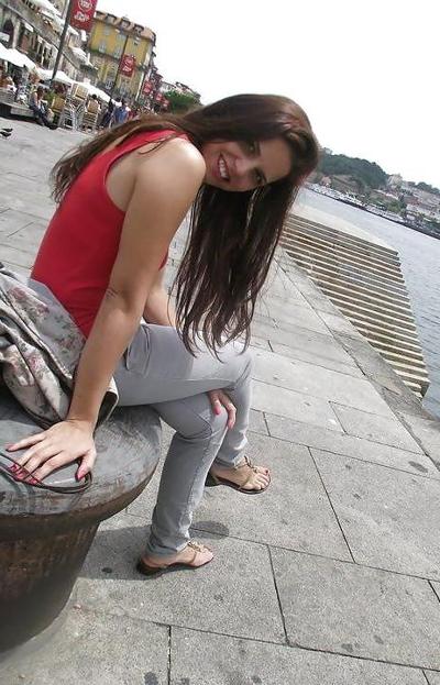 25P Femme amateur brune
