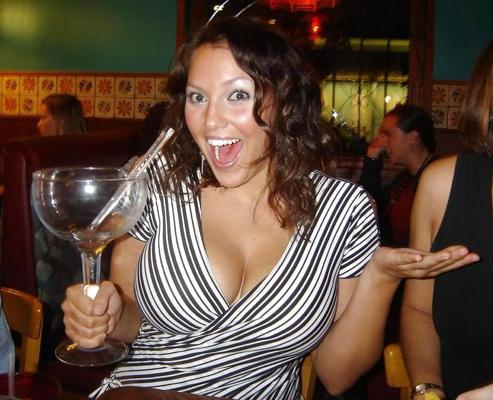 25P Big Boobed Amateur Cleavage 05