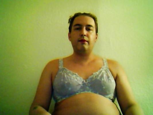 22P Tranny makes a self foot-worship