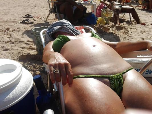 10P Beach and bar