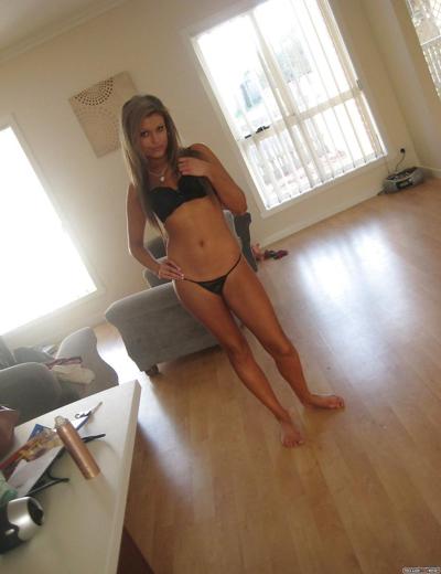 14P Shy amateur girl posing nude