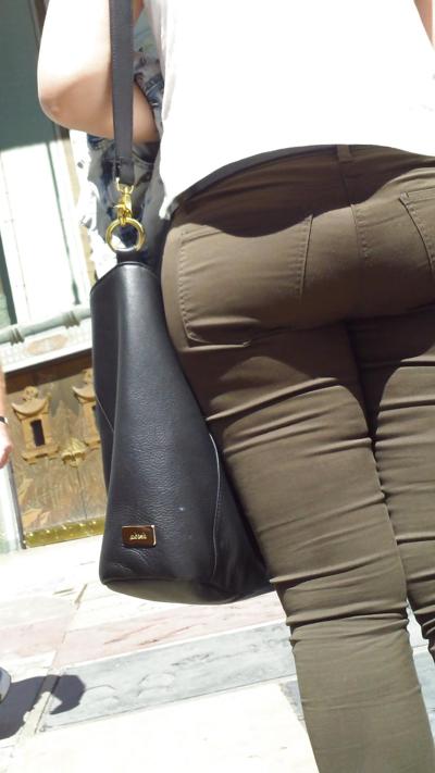 25P Spanischer Teenager mit Knackarsch und Arsch in Hosen