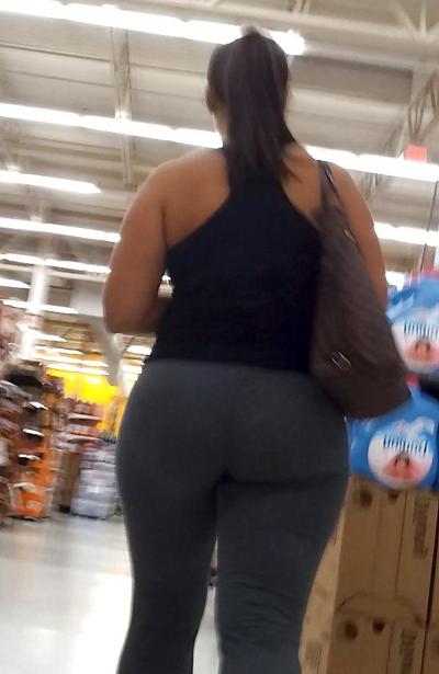 8P SEXY Fine Bubble ASS Latina en PANTALON DE YOGA VOYEUR