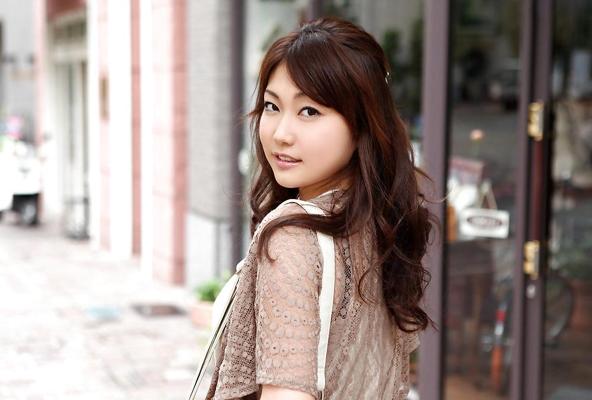 21P ホテルでヌードになった日本人少女
