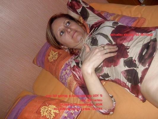 11P REAL Private Mature woman Photo  2 (by QueSTAR-De)