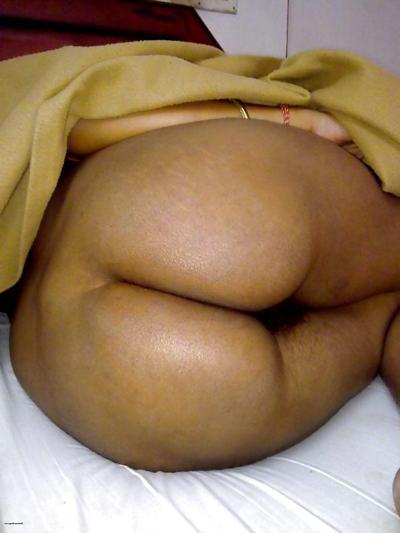 10P Bite soulevant le cul et la chatte de dames indiennes