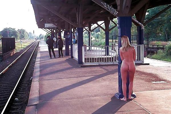25P Public Nude Girls 3