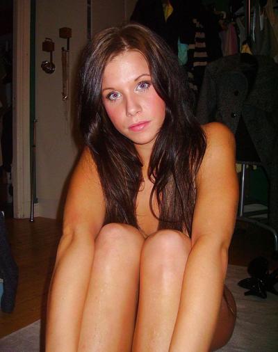 25P Another hot girl with blue eyes