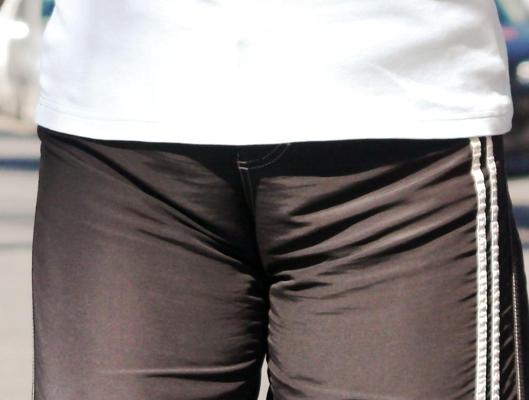 24P Fotze frisst Hose - cameltoe