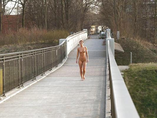 25P Public Nude Girls 16