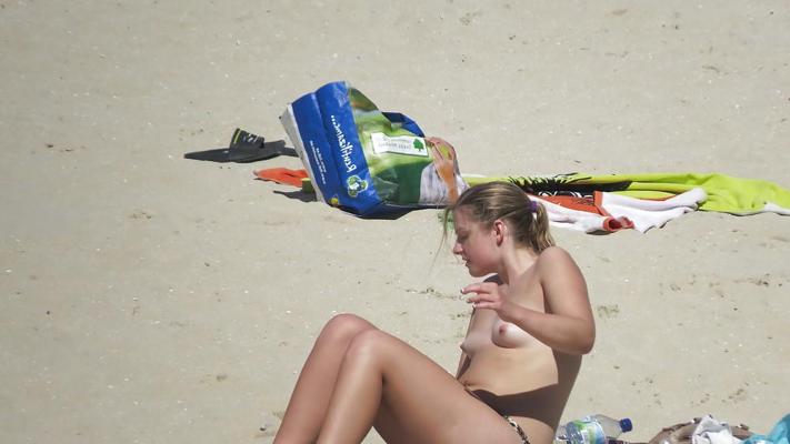 25P Holiday Voyeur 4