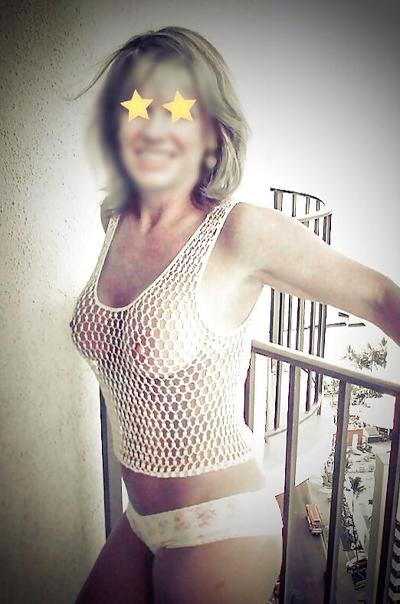 4P Blonde Soccer mom