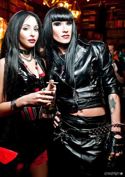 25P Sexy rauchende Mädchen 7