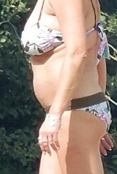 15P Sluts secretly photographed   in the outdoor swimming pool