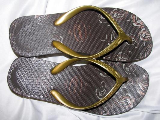 25P Havaianas High Light II - marrom com tiras douradas