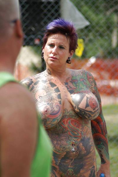 25P Love her tattoo