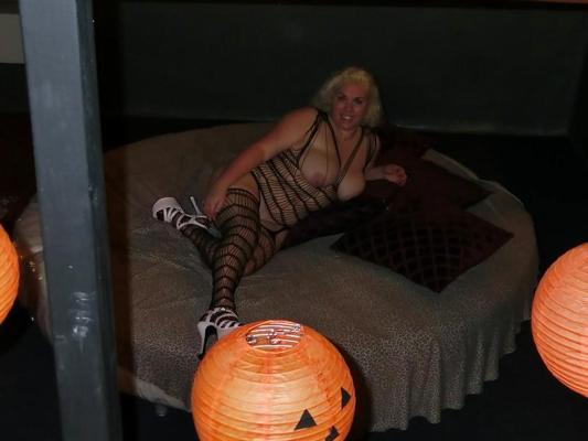 6P Halloween club night