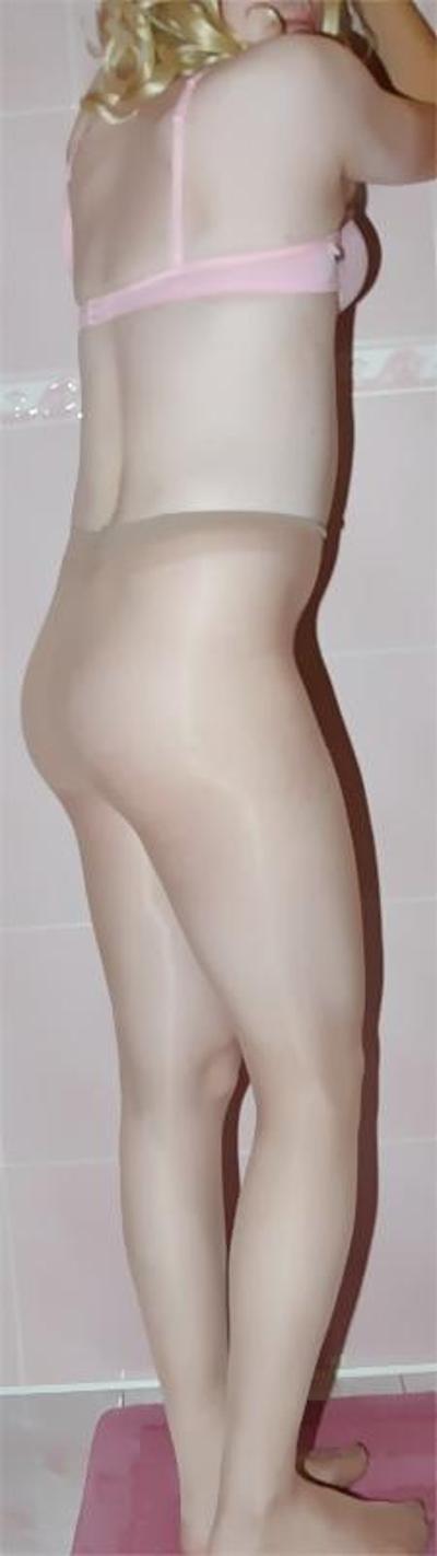 5P Sissy crossdresser em meia-calça brilhante 15 den