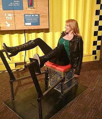 20P Kari Byron (Mythbusters) und Proxy Paige