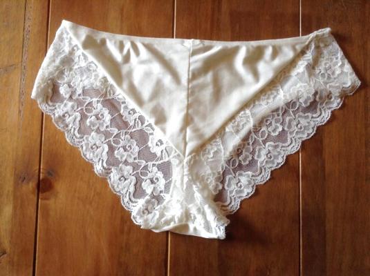 5P Culotte en satin et en dentelle de femme