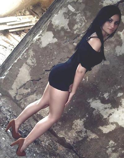 25P Fille roumaine : Larissa