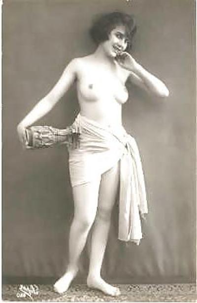 12P A Dozen more Vintage Vixens