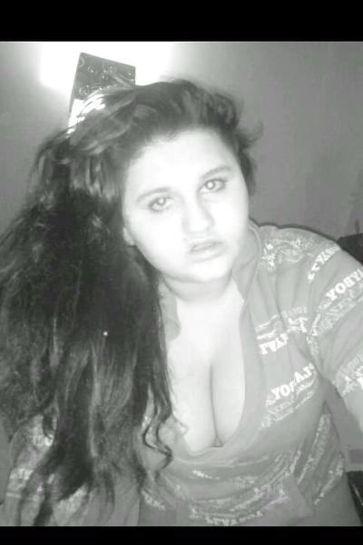 6P British Amateur Teen Cleavage 