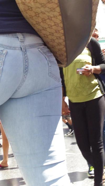 25P MILF gros cul et fesses jeans super serrés