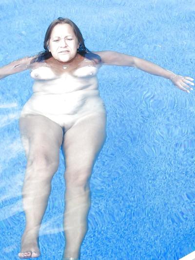 10P My beautiful friend Lucy in the Pool