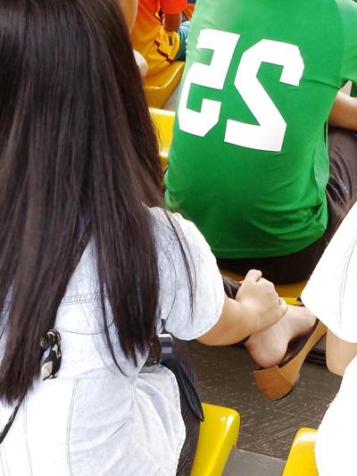 5P Pinay College-Schuh baumelnd