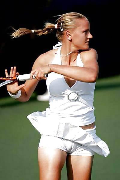 25P Sport girls, flexible, upskirts and ooops 2