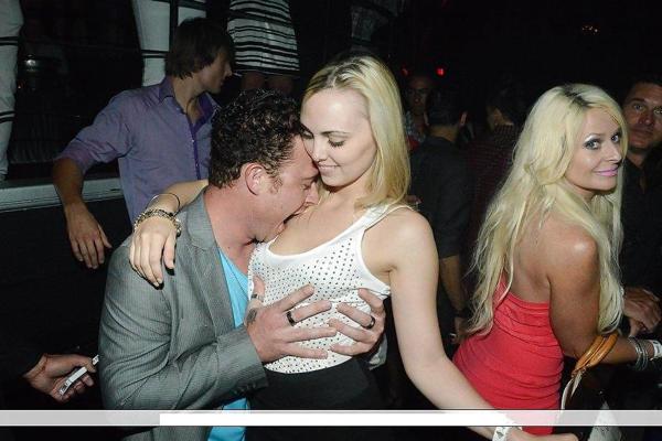 5P Smoking Hot MILF In Pink Dress!