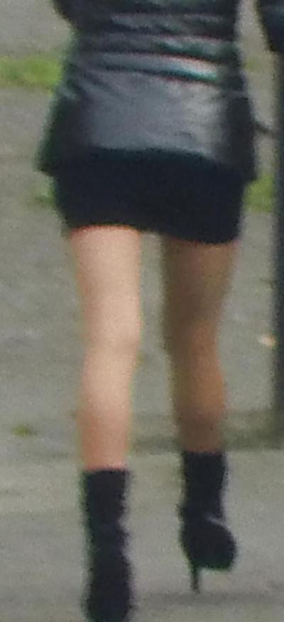 25P Girls in the street - filles dans la rue