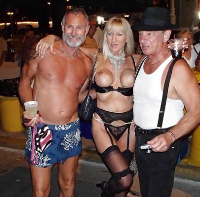 22P Exposição Milf e Gilf Carnaval 01
